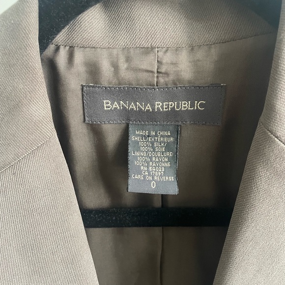 Banana Republic 100% Silk Blazer - Picture 4 of 4